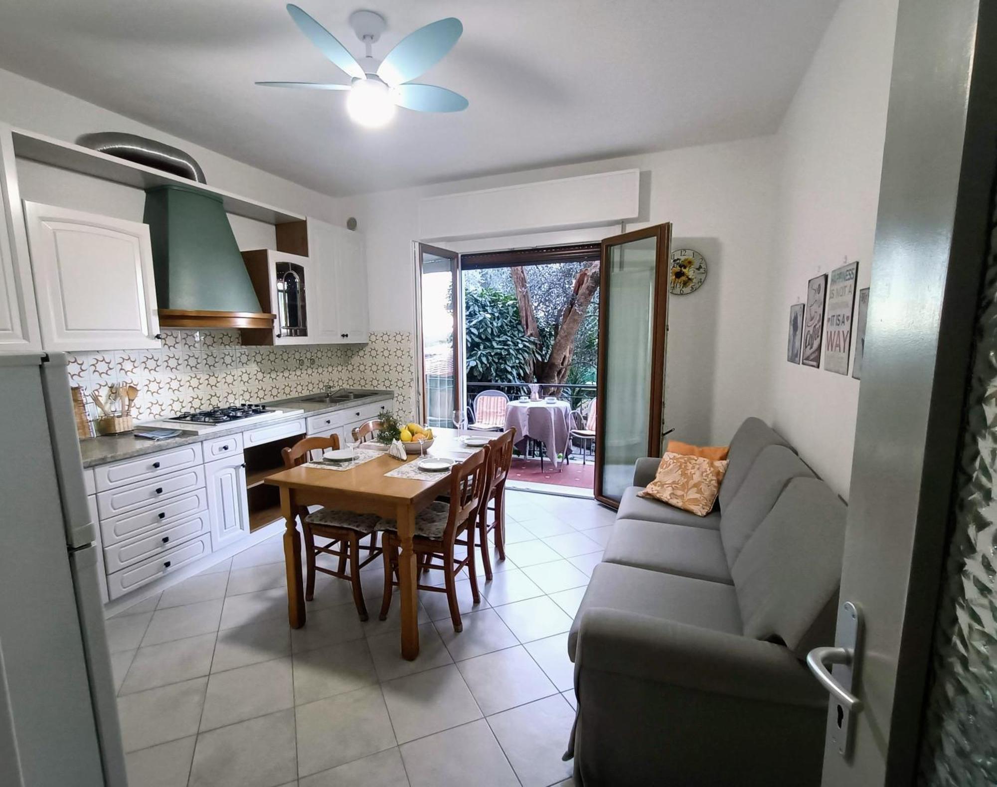 Appartamenti Casa Nina, Lago,Montagne, Uliveti Brenzone sul Garda Exterior photo